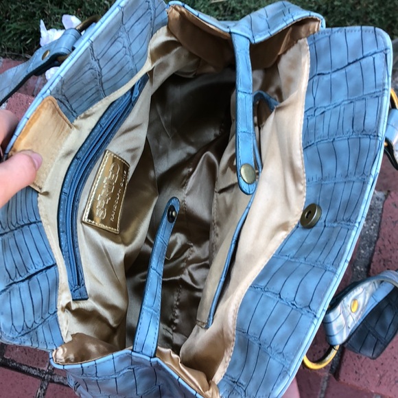 Purse - Picture 2 of 3